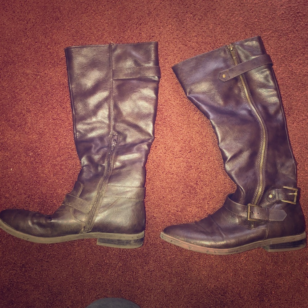 Dark brown size 9 boots